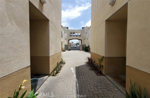 Detail Gallery Image 19 of 24 For 8021 S Vermont Ave #24,  Los Angeles,  CA 90044 - 3 Beds | 3 Baths