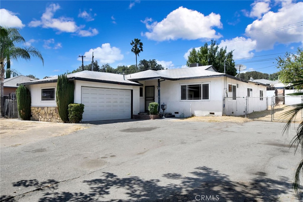 1552 W Evans