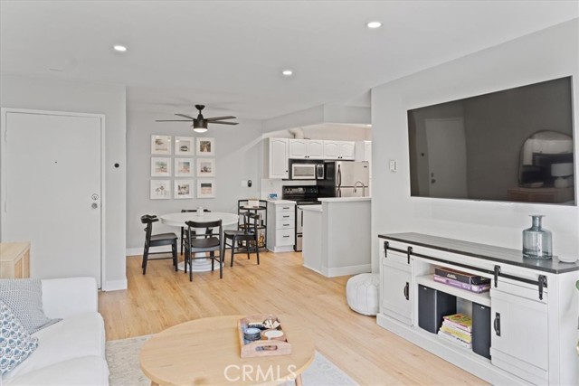 Detail Gallery Image 8 of 42 For 8163 Redlands #2,  Playa Del Rey,  CA 90293 - 1 Beds | 1 Baths