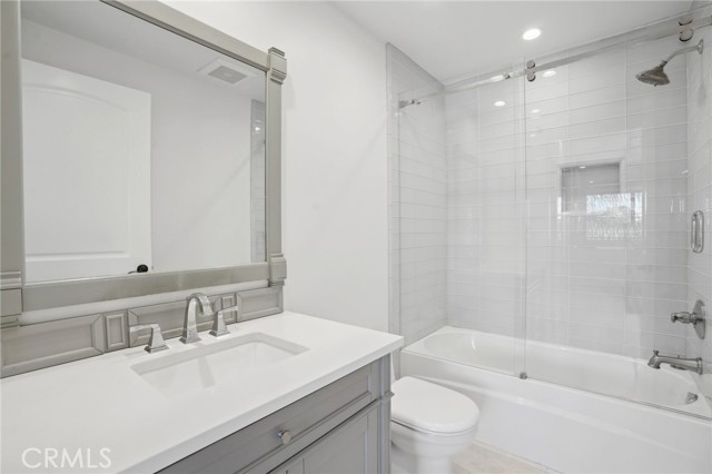 2501 N Poinsettia Avenue, Manhattan Beach CA: https://media.crmls.org/medias/2f5f2a2f-ad75-412a-9c31-0303e9e63869.jpg