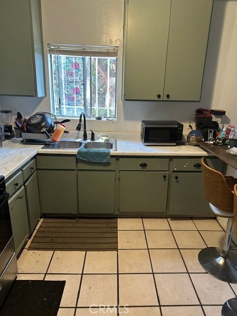 201 W Raymond Street, Compton CA: https://media.crmls.org/medias/2f5f500a-2746-4e98-9e72-13b9ed98c671.jpg