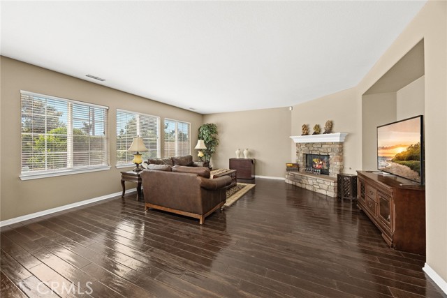 Detail Gallery Image 16 of 51 For 7871 Slate Creek Rd, Corona,  CA 92880 - 5 Beds | 3 Baths