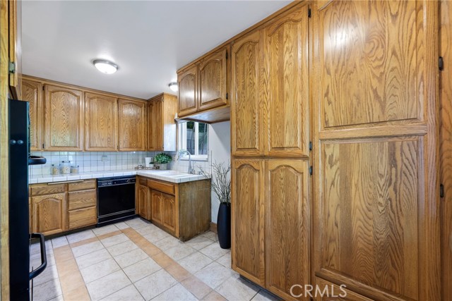 14673 Hawes Street photo 19