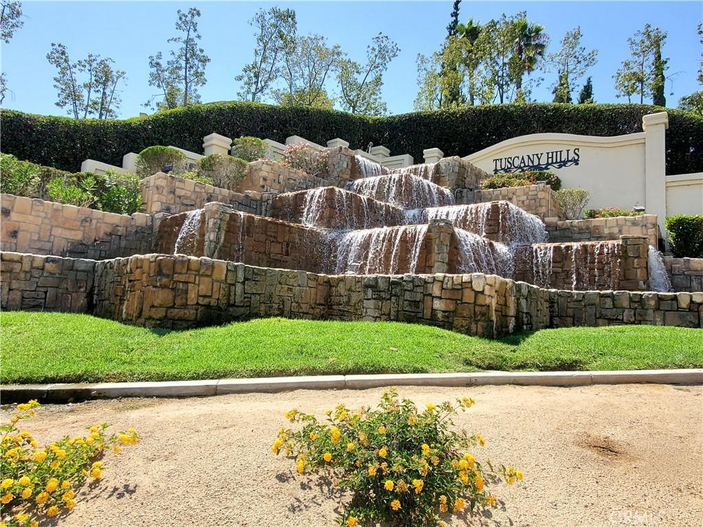 https://media.crmls.org/medias/2f5ff98c-54c8-4319-b101-fe690e131b18.jpg?preset=X-Large
