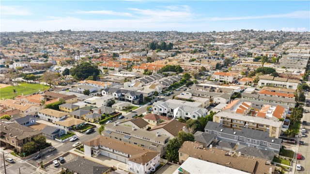 Detail Gallery Image 34 of 34 For 2317 Carnegie Ln #B,  Redondo Beach,  CA 90278 - 3 Beds | 2/1 Baths
