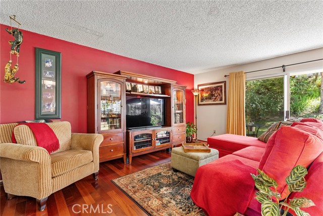 Detail Gallery Image 15 of 56 For 19852 Pandy Ct, Canyon Country,  CA 91351 - 3 Beds | 2/1 Baths