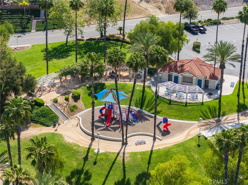 https://media.crmls.org/medias/2f6158fd-172d-49a4-b320-16fde1308020.jpg?preset=X-Large