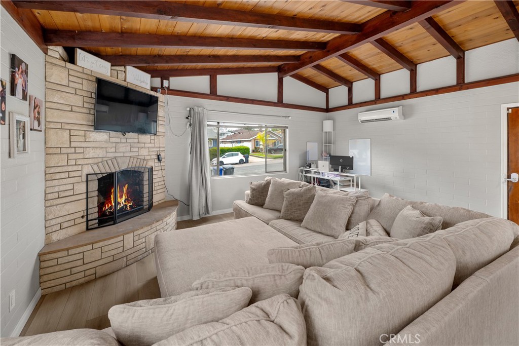 813 La Presa Avenue