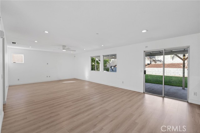 Detail Gallery Image 10 of 39 For 15552 Caravelle, Fontana,  CA 92336 - 4 Beds | 2/1 Baths