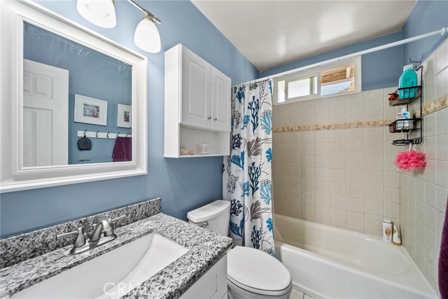 Detail Gallery Image 28 of 44 For 16503 Fairglade, Canyon Country,  CA 91387 - 4 Beds | 3 Baths