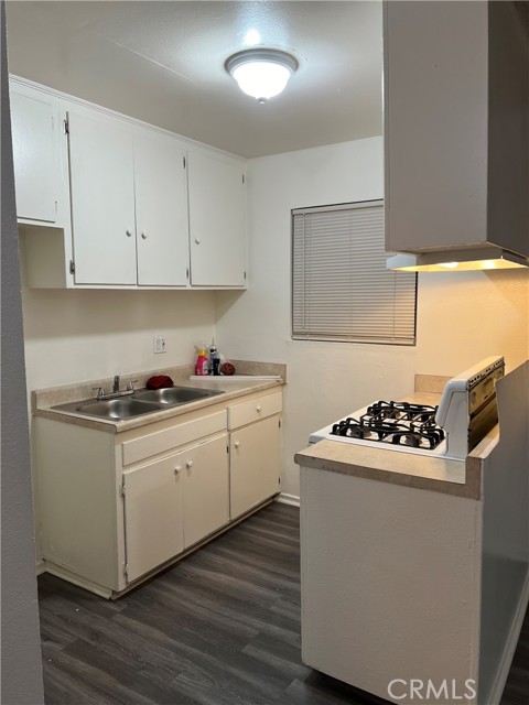 Detail Gallery Image 5 of 10 For 1128 E 6th St #D,  Ontario,  CA 91764 - 2 Beds | 1/1 Baths