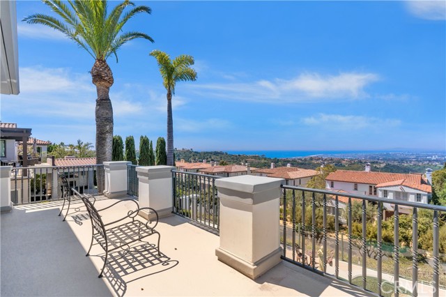 7 Vista Luci, Newport Coast CA: https://media.crmls.org/medias/2f649b6b-f547-4e63-bbf6-fa45f86e45af.jpg