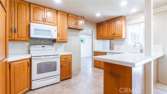 Image 22 of 35 For 5449 Fairbrook Street
