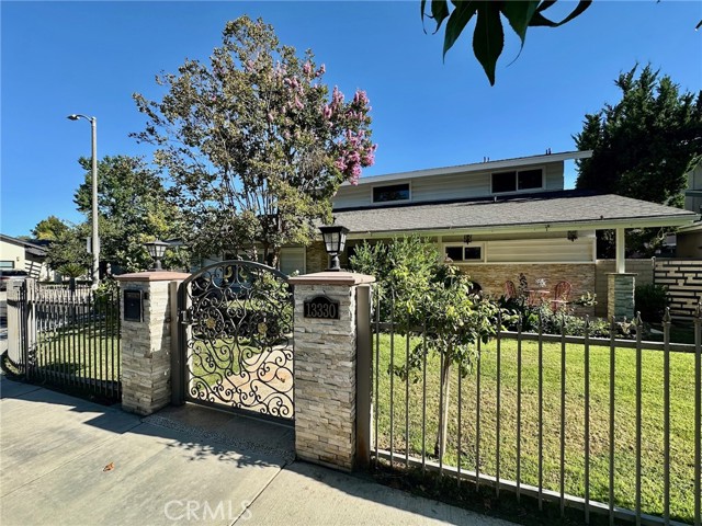 Detail Gallery Image 1 of 18 For 13330 Killion St, Sherman Oaks,  CA 91401 - 4 Beds | 3 Baths