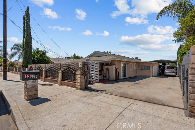 13086 Foothill Boulevard, Sylmar CA: https://media.crmls.org/medias/2f652300-bd32-4d9b-b303-3327a26f257e.jpg