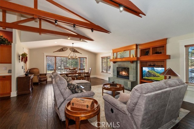 Detail Gallery Image 12 of 50 For 41922 Centre Ct, Big Bear Lake,  CA 92315 - 3 Beds | 3/1 Baths