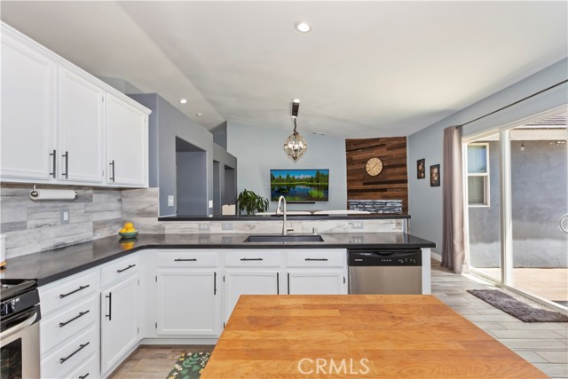 21269 Chardonnay Drive, Apple Valley CA: https://media.crmls.org/medias/2f659389-d732-4cb7-aced-86404feb8fed.jpg