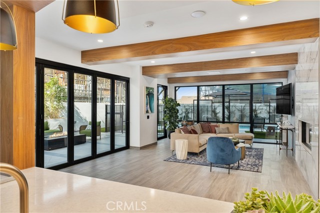 Detail Gallery Image 33 of 38 For 1333 S Orange Grove Ave #401,  Los Angeles,  CA 90019 - 3 Beds | 2/1 Baths