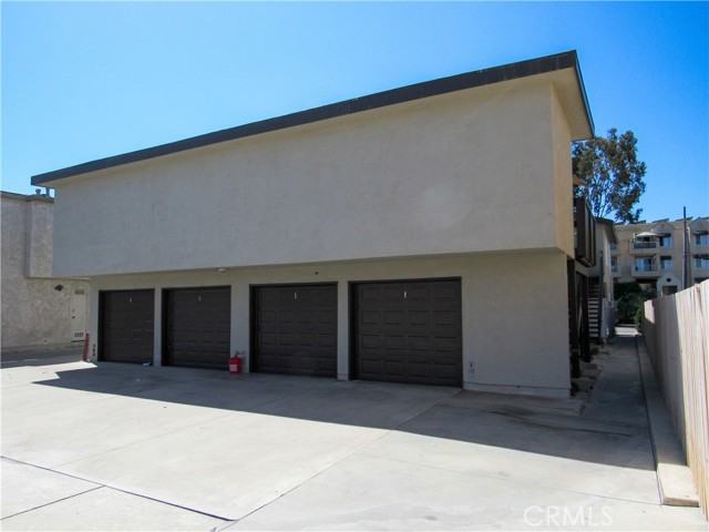 Detail Gallery Image 11 of 27 For 16972 Lynn Ln, Huntington Beach,  CA 92649 - – Beds | – Baths