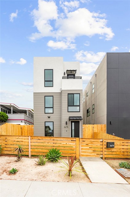Detail Gallery Image 2 of 52 For 3675 Paul Jones Ave, San Diego,  CA 92117 - 4 Beds | 3/1 Baths
