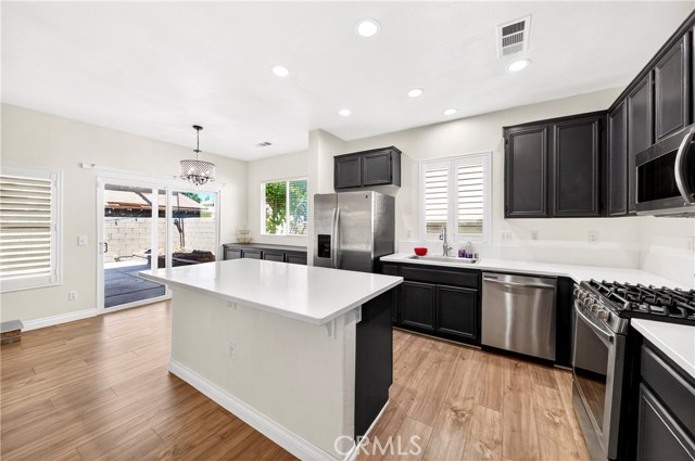 Detail Gallery Image 14 of 51 For 2037 W Avenue H6, Lancaster,  CA 93536 - 4 Beds | 2 Baths