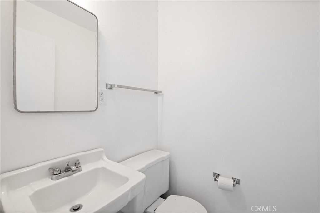 https://media.crmls.org/medias/2f663b71-a745-4c9f-a34b-dba961d06390.jpg?preset=X-Large