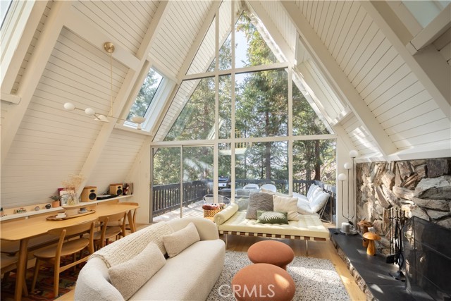 Detail Gallery Image 14 of 48 For 399 Rainier Rd, Lake Arrowhead,  CA 92352 - 3 Beds | 3 Baths