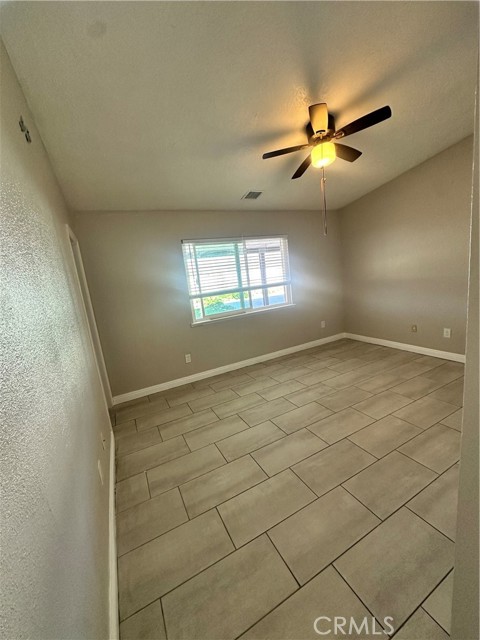 Detail Gallery Image 16 of 22 For 12790 Desert Creek Cir, Victorville,  CA 92395 - 3 Beds | 2 Baths