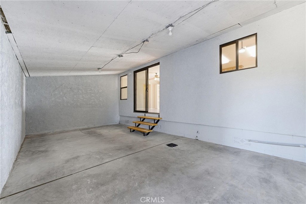 https://media.crmls.org/medias/2f697095-8277-4207-828a-e3e95936e35e.jpg?preset=X-Large