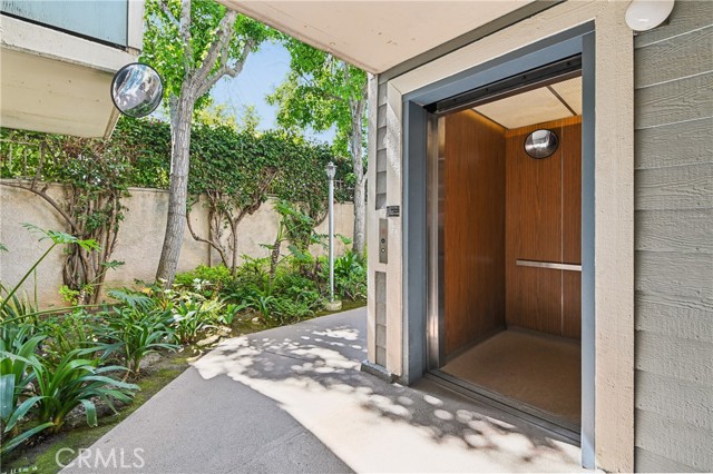 628 Daisy Avenue, Long Beach CA: https://media.crmls.org/medias/2f697866-cc03-4a5b-8e0c-c18a61340c44.jpg