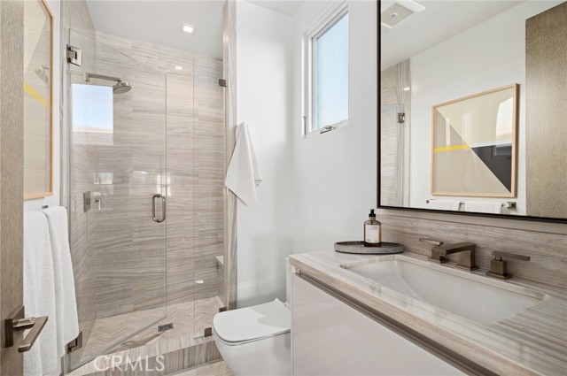 Image 35 of 62 For 304 Bay Front