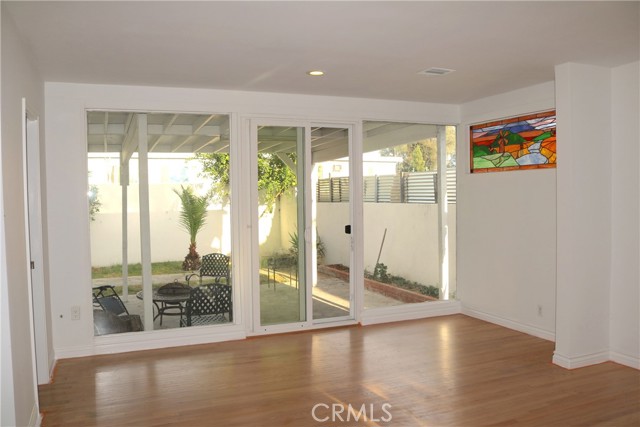 Detail Gallery Image 8 of 19 For 6454 Baird, Reseda,  CA 91335 - 4 Beds | 2/1 Baths