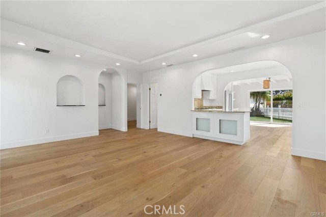 Detail Gallery Image 5 of 16 For 369 E 20th, Costa Mesa,  CA 92627 - 4 Beds | 3 Baths