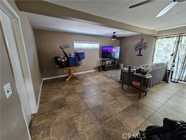 5573 Bonnie Brae Street, Montclair CA: https://media.crmls.org/medias/2f6f93ca-b7ef-4837-91c2-a21e3e1e676d.jpg