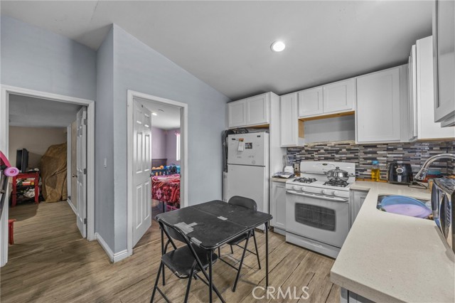 Detail Gallery Image 29 of 39 For 1709 S Townsend St, Santa Ana,  CA 92704 - 4 Beds | 2/1 Baths