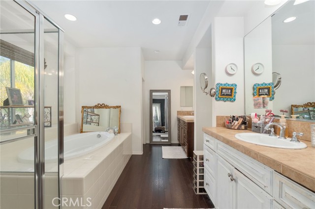 Detail Gallery Image 15 of 34 For 4682 Meadow Dr., Carlsbad,  CA 92010 - 5 Beds | 4 Baths