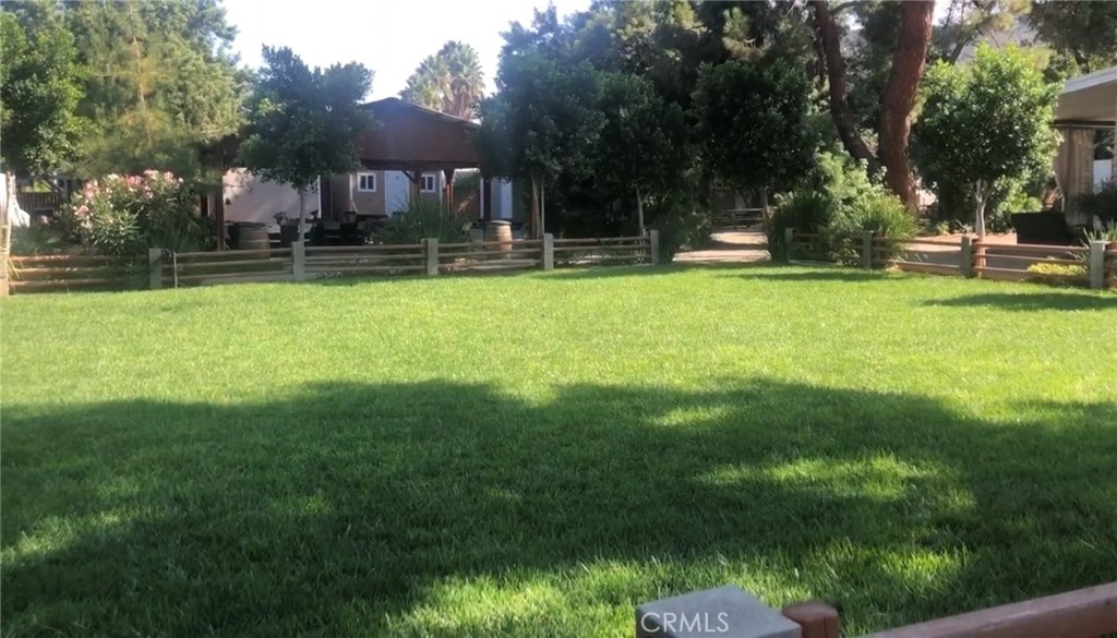 https://media.crmls.org/medias/2f700280-fd74-4f9f-8ce8-0596af0f2012.jpg?preset=X-Large