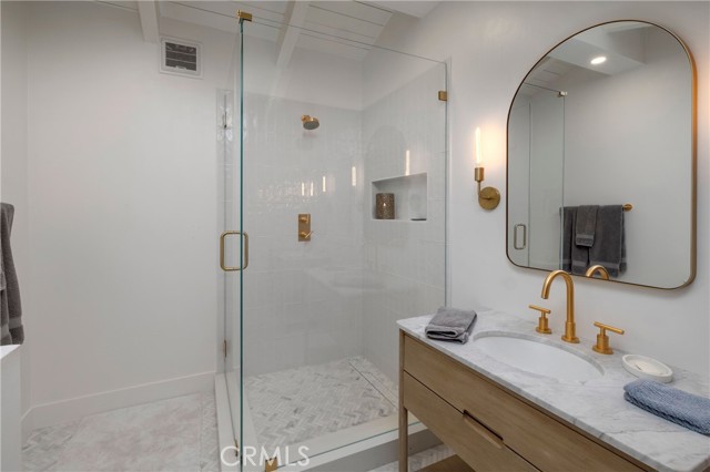 Detail Gallery Image 21 of 23 For 221 Larkspur Ave, Corona Del Mar,  CA 92625 - 4 Beds | 3 Baths