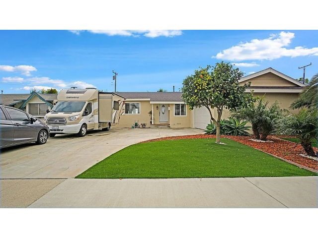 5372 Hendricksen Dr, Huntington Beach, CA 92649