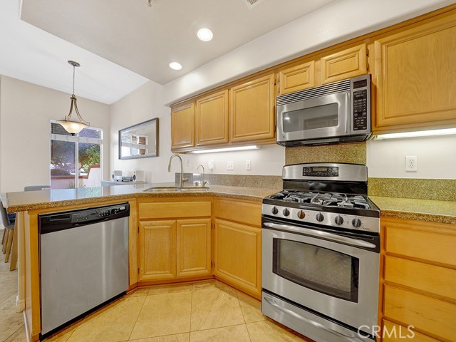 Detail Gallery Image 10 of 27 For 2347 Sunningdale Dr, Tustin,  CA 92782 - 2 Beds | 2/1 Baths