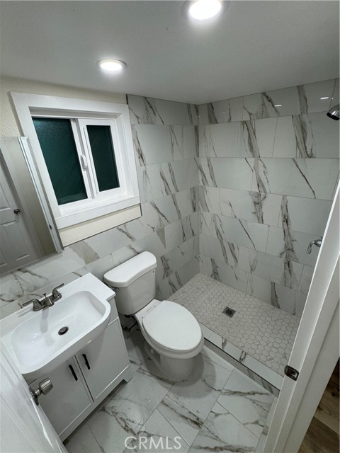 Detail Gallery Image 5 of 7 For 529 E El Segundo Bld #2,  Compton,  CA 90222 - 3 Beds | 2 Baths