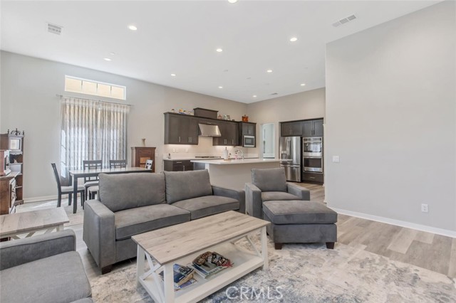 Detail Gallery Image 15 of 47 For 25124 Limetree Ln, Canyon Country,  CA 91387 - 2 Beds | 2/1 Baths
