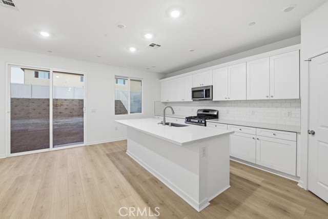 Detail Gallery Image 5 of 23 For 33262 Damask Ln, French Valley,  CA 92596 - 3 Beds | 2/1 Baths