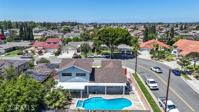 11112 Camellia Avenue, Fountain Valley CA: https://media.crmls.org/medias/2f72099c-f2fd-4b70-8394-72a844221638.jpg