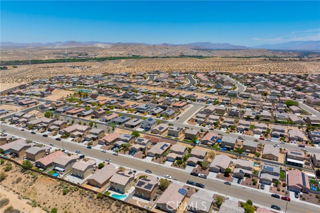 16767 Desert Lily Street, Victorville CA: https://media.crmls.org/medias/2f739535-3283-49f1-9d44-ea072fb14876.jpg