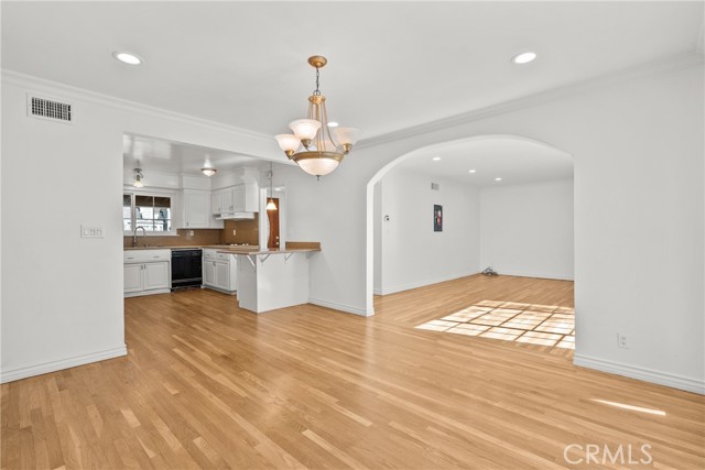 Detail Gallery Image 14 of 48 For 19838 Labrador, Chatsworth,  CA 91311 - 3 Beds | 2 Baths