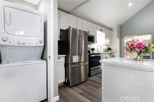 Detail Gallery Image 7 of 19 For 1135 N Howard St a,  Glendale,  CA 91207 - 2 Beds | 2 Baths