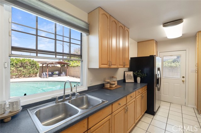 2370 Argonne Avenue, Long Beach CA: https://media.crmls.org/medias/2f7474fd-85ad-4240-83d7-f7e147678c84.jpg