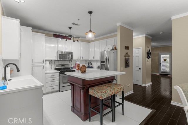 Detail Gallery Image 6 of 38 For 1360 Ashton Park Ln, Thousand Oaks,  CA 91320 - 3 Beds | 2/1 Baths