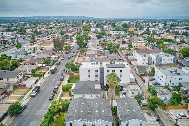 1329 W 37th Drive, Los Angeles CA: https://media.crmls.org/medias/2f7480ca-c922-449d-ae22-1b05ab4d0875.jpg